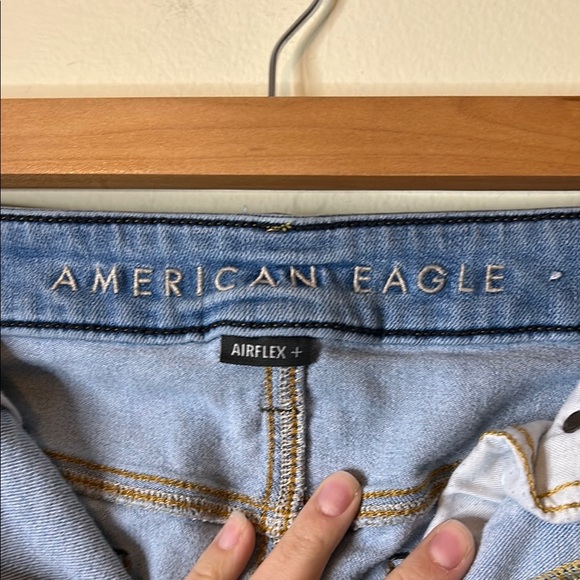 American Eagle Airflex Move Free Slim Distressed Light Jeans Size 33x32 - Picture 6 of 8